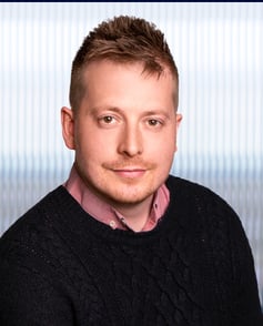 A headshot of Matthew Thomas